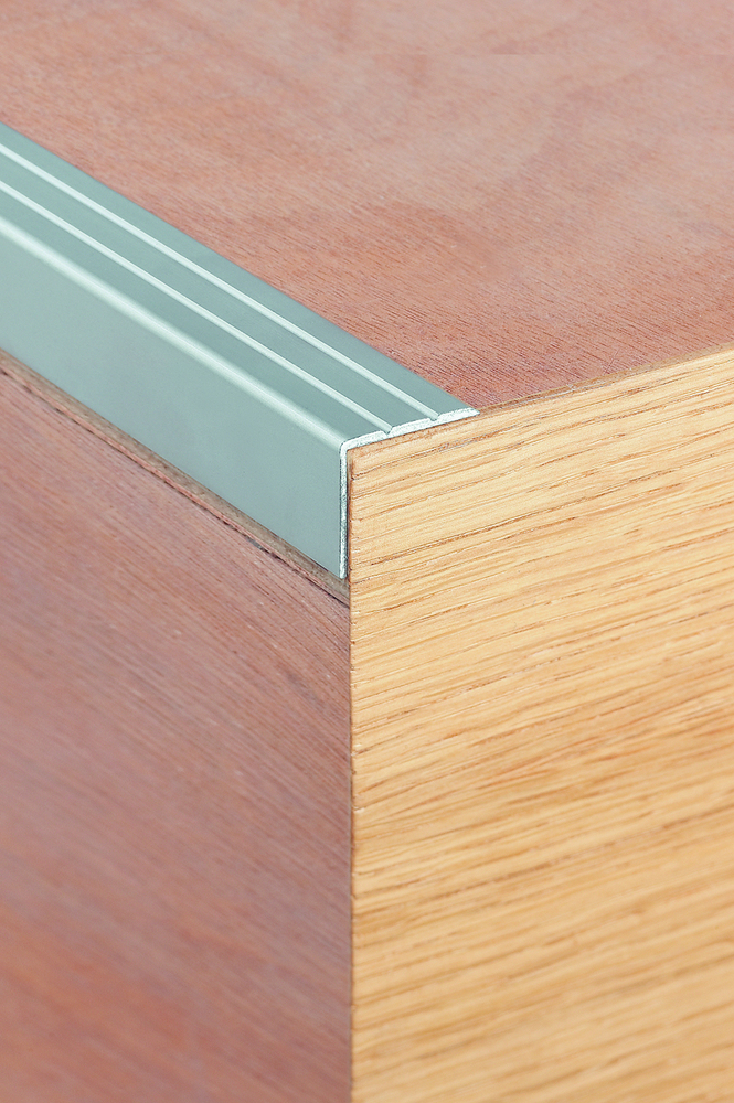 Nez de Marches "Dessus Striés" Équerre Alu Incolore 25 x 20 mm 4 m