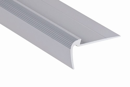 Nez de marche décoration percé pour escalier, en aluminium incolore avec arrêt 4 mm, profil 41x21 mm, longueur 3 mètres.