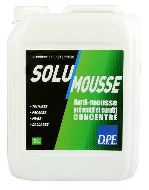 Antimousse concentré Solu'mousse 150 en bidon de 5 litres pour le traitement des toitures et façades avant peinture.