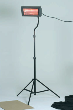 Chauffage rayonnant portable électrique 2kW gris anthracite avec thermostat réglable et poignée de transport.