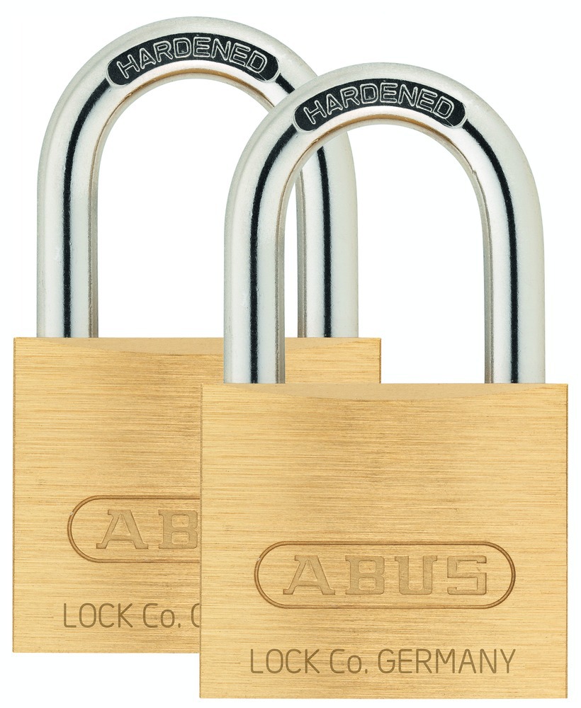 Lot de 2 cadenas à clé légers en laiton sous blister, idéaux pour casiers et bagages.