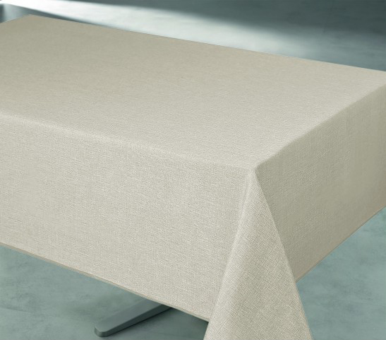 Nappe Polyester beige tissage lin 140x240 cm présentée sur cintre