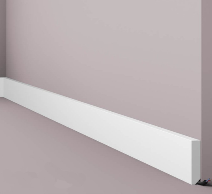 Plinthe Wallstyl FT2 blanche de 2m pour une finition élégante des murs.