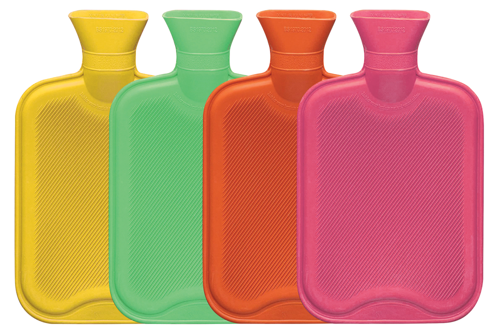 Bouillotte en caoutchouc de 2 litres, coloris assortis, idéale pour réchauffer ou apaiser.