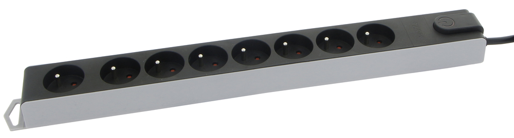 Multiprise électrique noire 8 blocs avec interrupteur intégré et câble de 3 mètres.