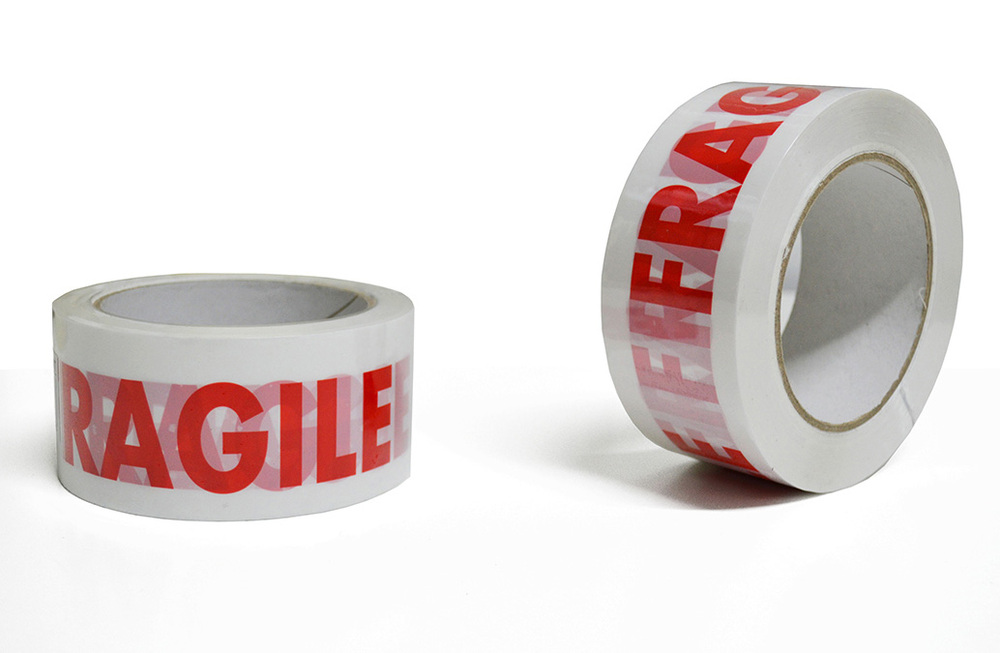 Ruban adhésif d'emballage Fragile 50 mm x 66 m avec marquage rouge sur fond blanc