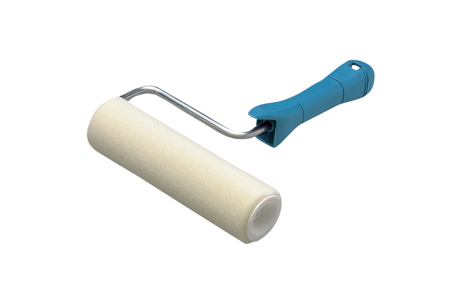 Rouleau laqueur pour peintures brillantes, idéal pour un rendu tendu et lisse.