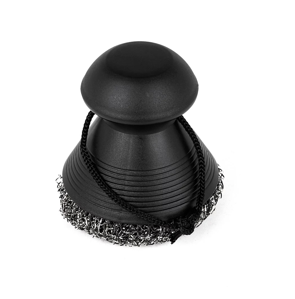 Brosse en Inox Spécial Plancha avec manche ergonomique et poils robustes pour un nettoyage efficace des surfaces de cuisson.