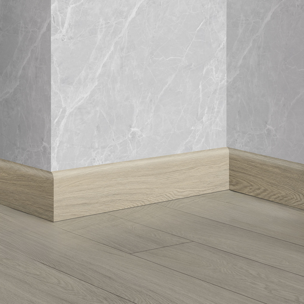 Plinthe PVC Smartfloor Chêne Alpin, aspect bois clair pour la finition des sols