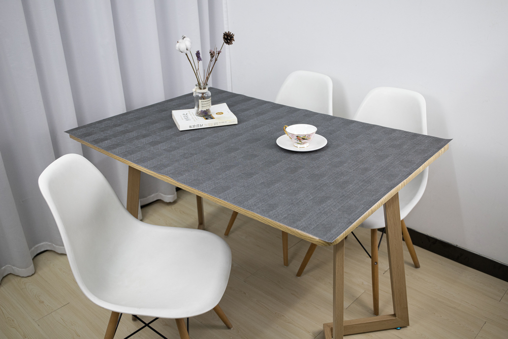 Protège table imprimé Harmony Gris 140 cm x 20 m en rouleau, facile d'entretien