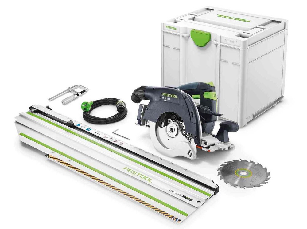 Scie circulaire pendulaire HK 55 EBQ avec rail de guidage FSK 420 pour des coupes précises.
