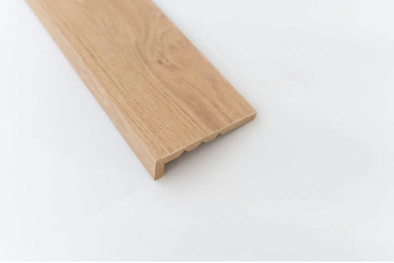 Moulure de couverture Maestro Latt pour la finition des parements muraux bois ou pierre