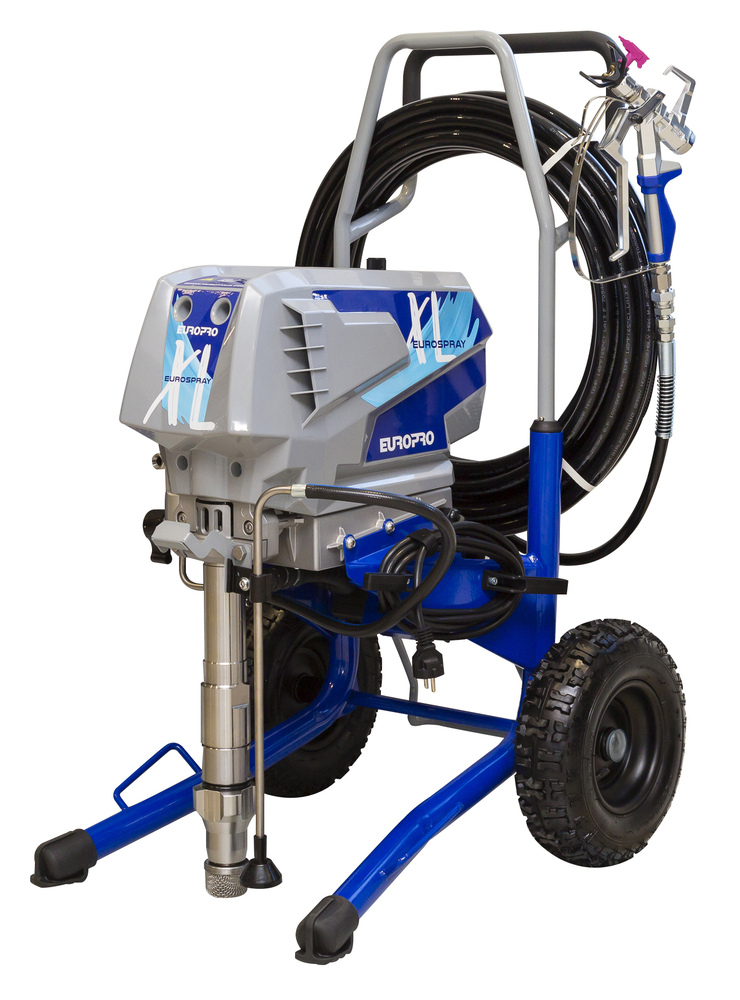 Station de peinture airless professionnelle Europro XL Eurospray sur chariot bleu à roues, équipée d'un pistolet pulvérisateur et d'un long tuyau noir enroulé à l'arrière.