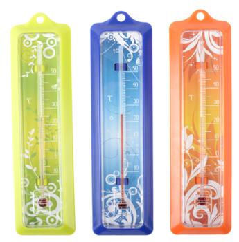 Trois thermomètres en plastique coloris assortis, vert, jaune et bleu.