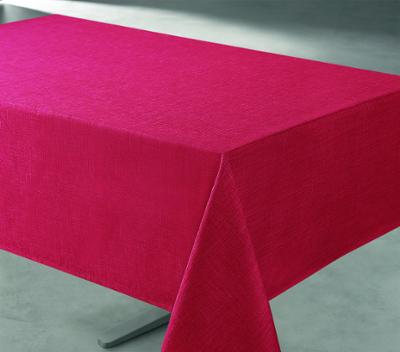 Nappe en polyester rouge tissé 140x240 cm sur cintre, facile d'entretien