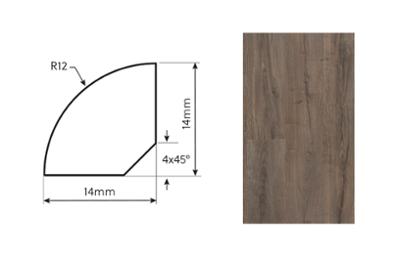 Quart de rond en cèdre grisé pour finition de parquet, profil arrondi et veinage bois apparent.