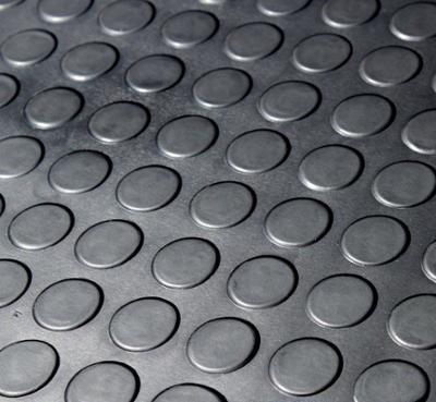 Tapis caoutchouc pastillé noir anti-dérapant épaisseur 3 mm, largeur 120 cm, vendu à la coupe