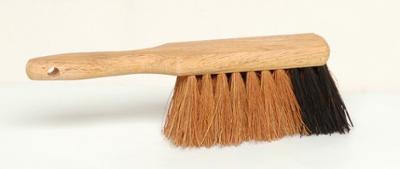 Balayette manche court en bois naturel et fibres de coco de 29 cm