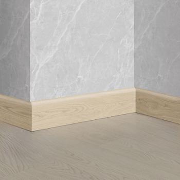 Plinthe PVC Smartfloor Chêne Simplicité, finition aspect bois naturel pour sol intérieur