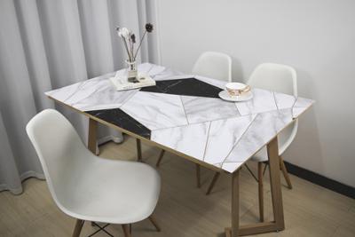 Protège table imprimé Jaspe en rouleau 140 cm x 20 m, imperméable et découpable sur mesure.
