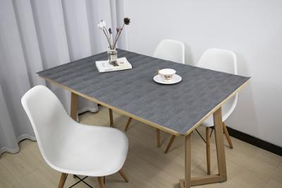 Protège table imprimé Harmony Gris 140 cm x 20 m en rouleau, facile d'entretien