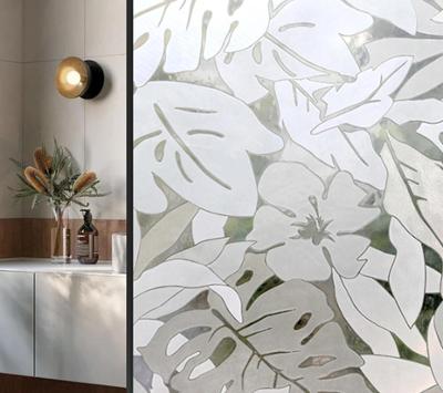 Film vitrostatique Tropical Decovitre 3D avec motif de feuilles exotiques, pour vitrage décoratif et intimité.