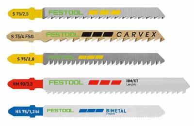 Ensemble de 21 lames de scie sauteuse STS-Sort/21 W/P/M pour découpe bois, plastique et métal, présenté dans son coffret de rangement.